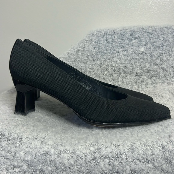 Stuart Weitzman Black Pump -EUC! - Picture 1 of 13
